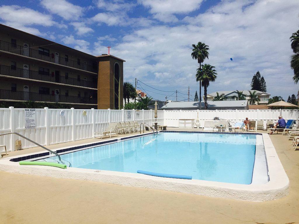 Escape To Paradise St. Pete Beach Exterior photo